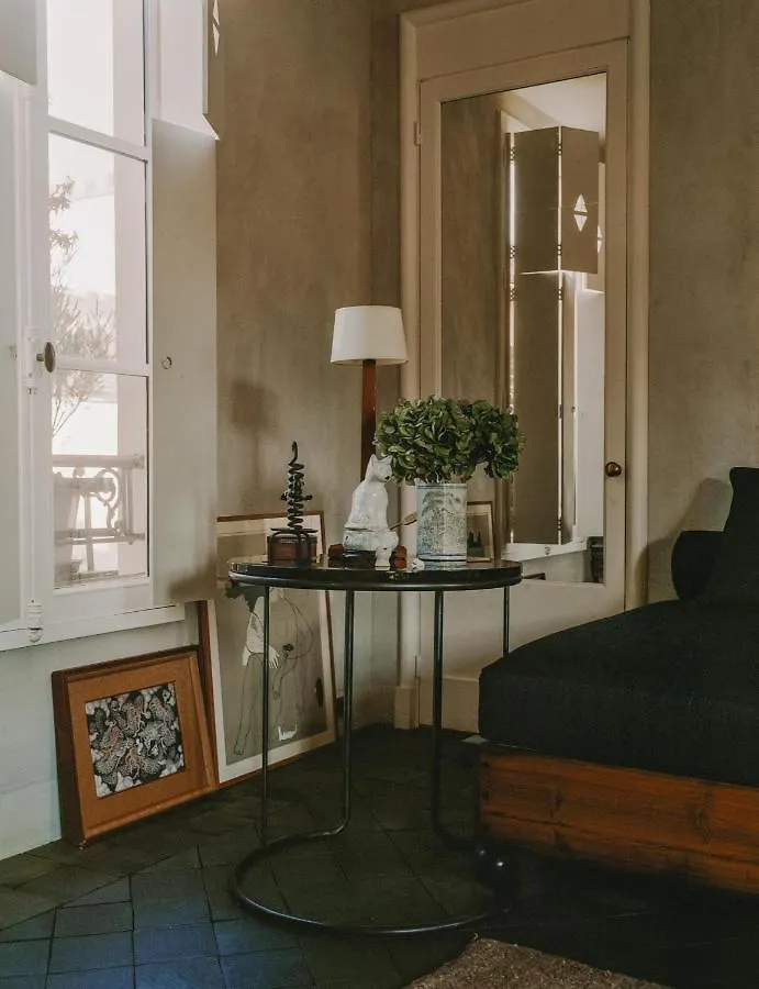 Famous Parisian Designer'S Pied-A-Terre In Le Marais Apartment