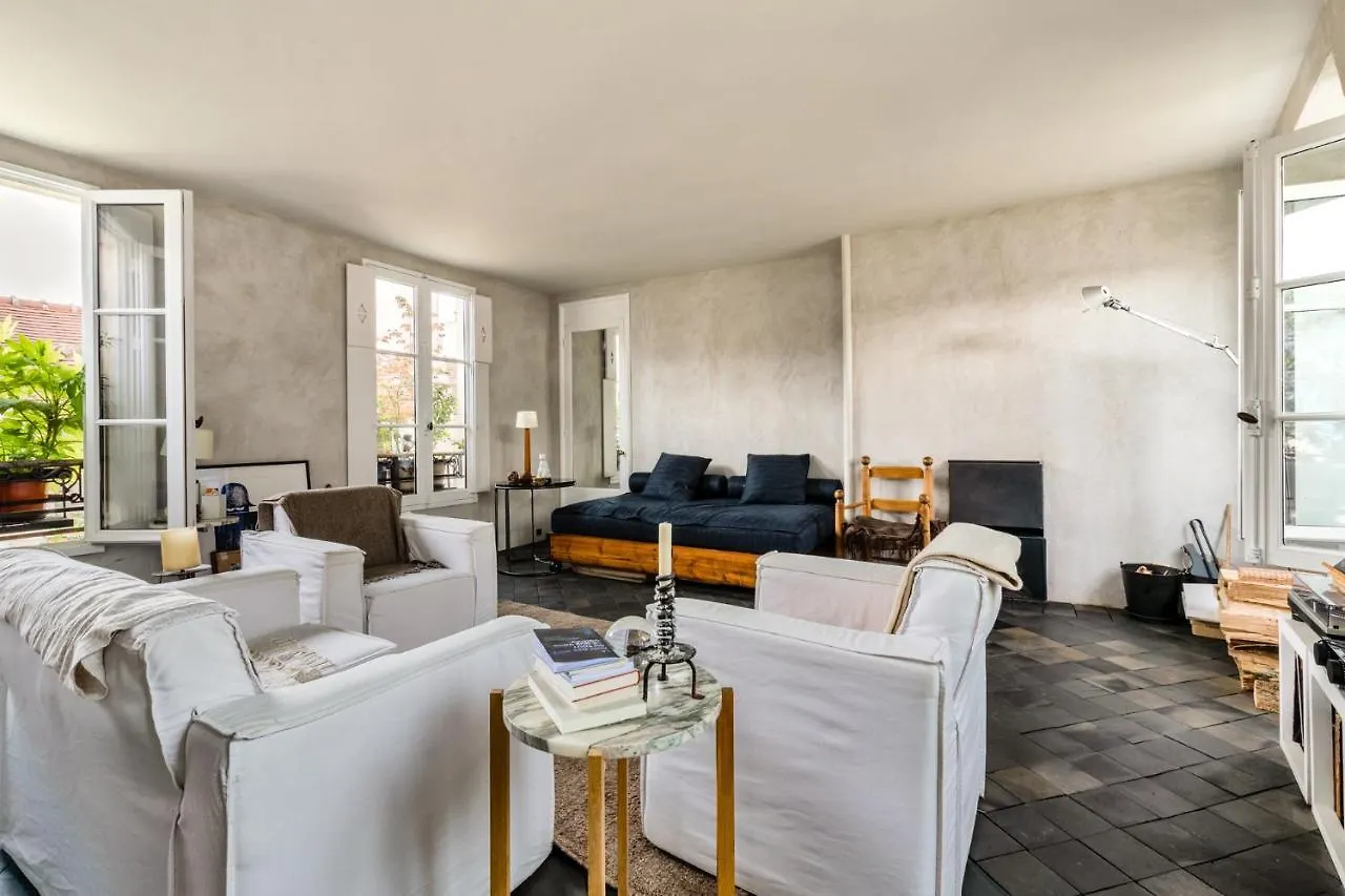 Famous Parisian Designer'S Pied-A-Terre In Le Marais Apartment