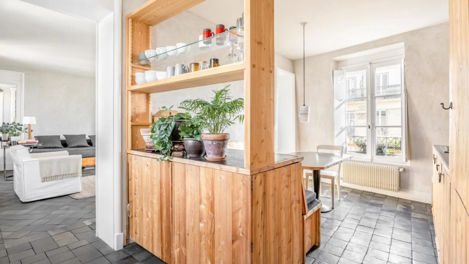 Famous Parisian Designer'S Pied-A-Terre In Le Marais Apartment