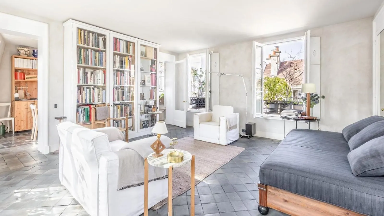 Famous Parisian Designer'S Pied-A-Terre In Le Marais Apartment